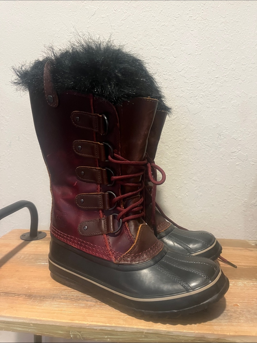 Sorel Womens Joan of Arctic Waterproof Leather Boot Wine/Black Faux Fur size 7